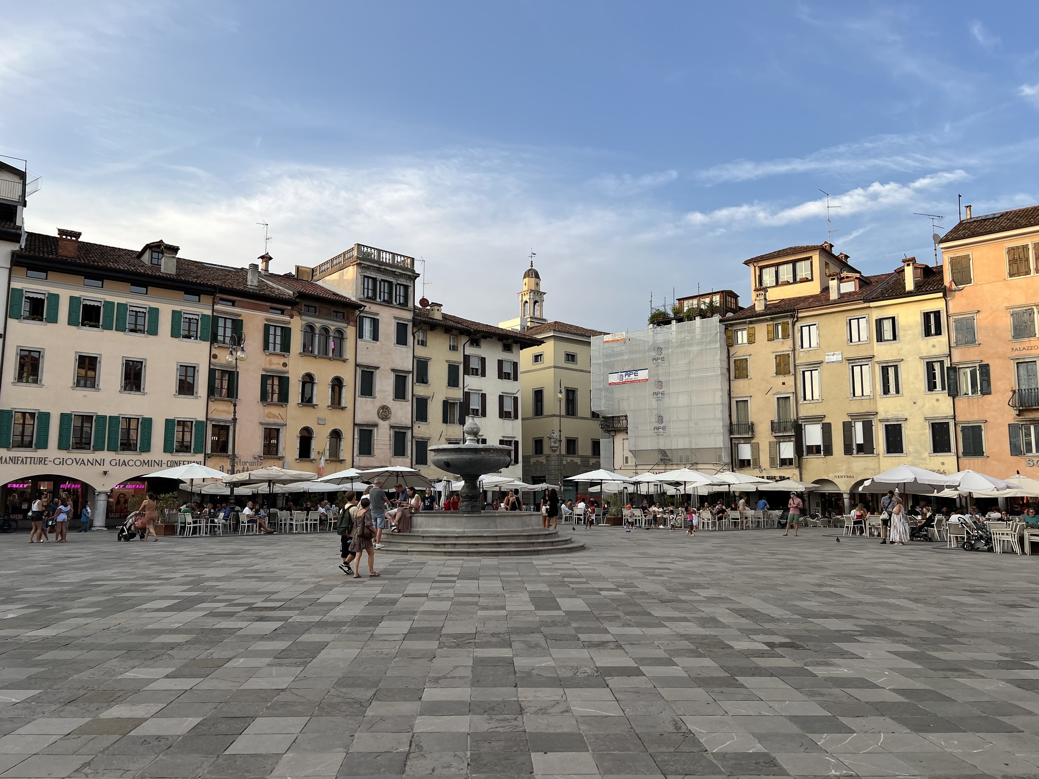 08/22/24 A day in the life of a truck driver with dachshunds in Europe - My, Tourism, Work, Italy, Truckers, Europe, Video, Vertical video, Longpost