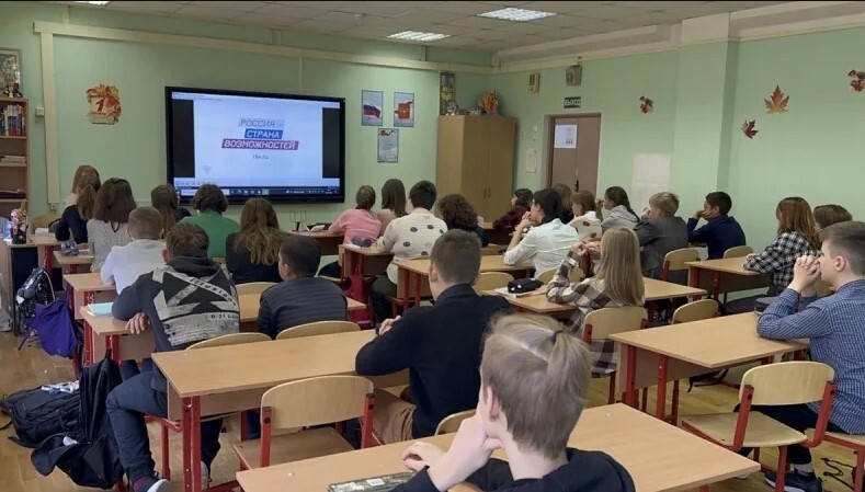 A life safety teacher spent a whole year retelling the lore of Warhammer 40,000 to his students during “talking about important things” lessons. - My, Computer games, School, Warhammer, Humor, Satire, IA Panorama