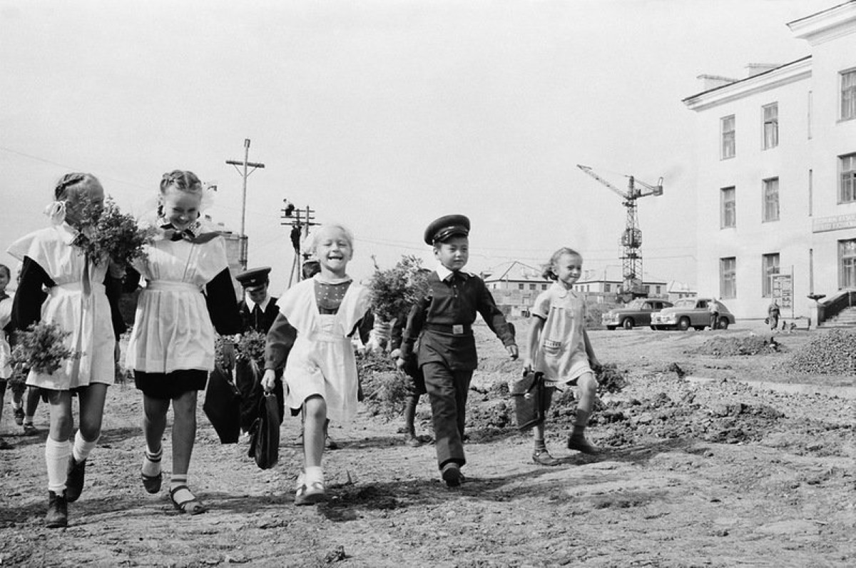 Stay fit - the USSR, School, Made in USSR, School uniform, Pupils, Childhood in the USSR, Black and white photo, Soviet education, Soviet, Childhood memories, 60th, 70th, 80-е, 50th, Memory, История России, Old photo, Film, Telegram (link), Longpost