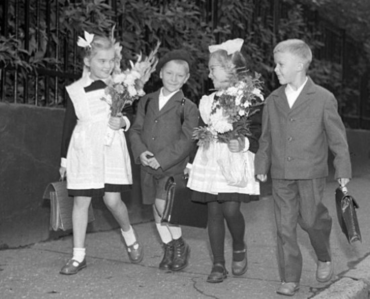 Stay fit - the USSR, School, Made in USSR, School uniform, Pupils, Childhood in the USSR, Black and white photo, Soviet education, Soviet, Childhood memories, 60th, 70th, 80-е, 50th, Memory, История России, Old photo, Film, Telegram (link), Longpost