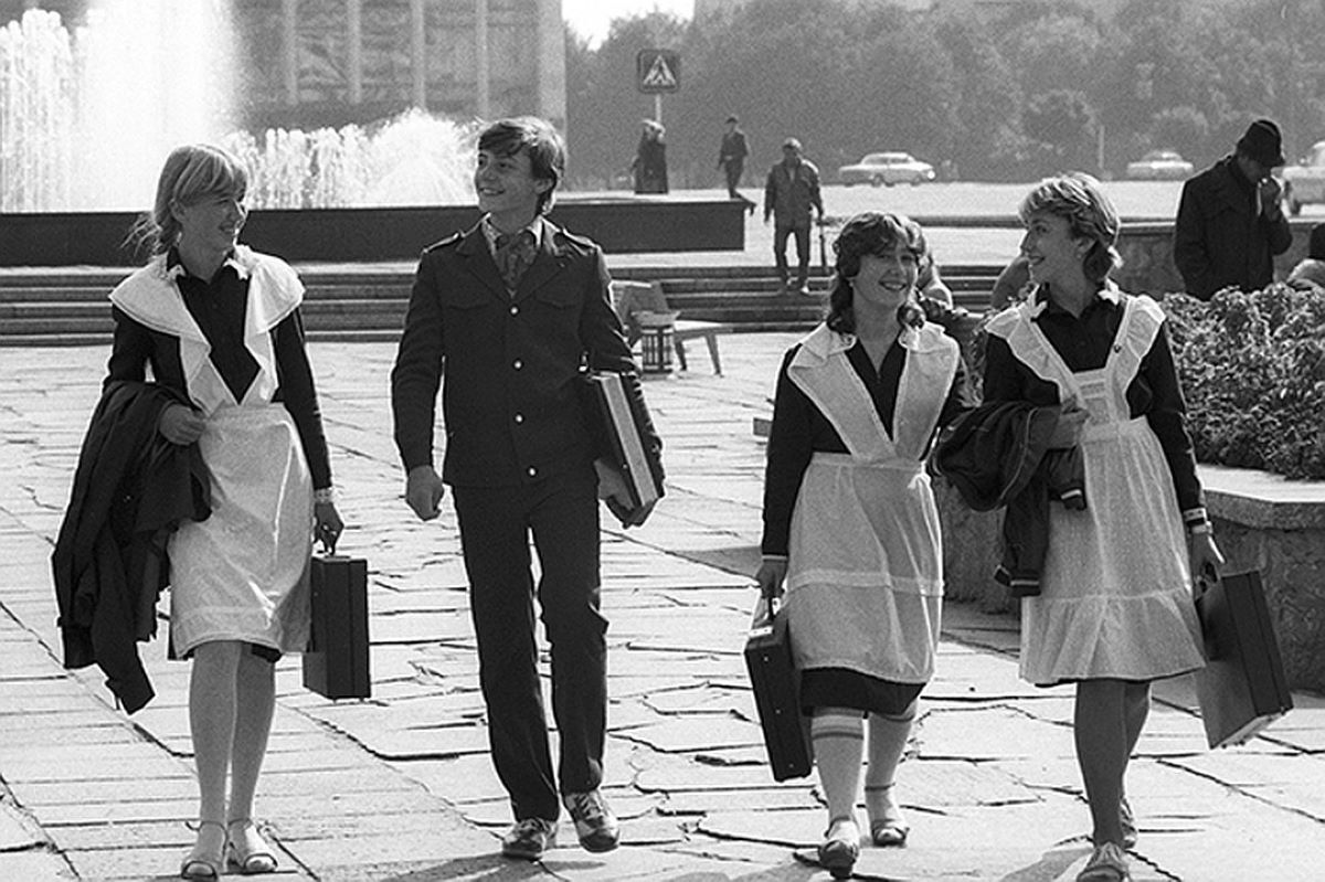 Stay fit - the USSR, School, Made in USSR, School uniform, Pupils, Childhood in the USSR, Black and white photo, Soviet education, Soviet, Childhood memories, 60th, 70th, 80-е, 50th, Memory, История России, Old photo, Film, Telegram (link), Longpost