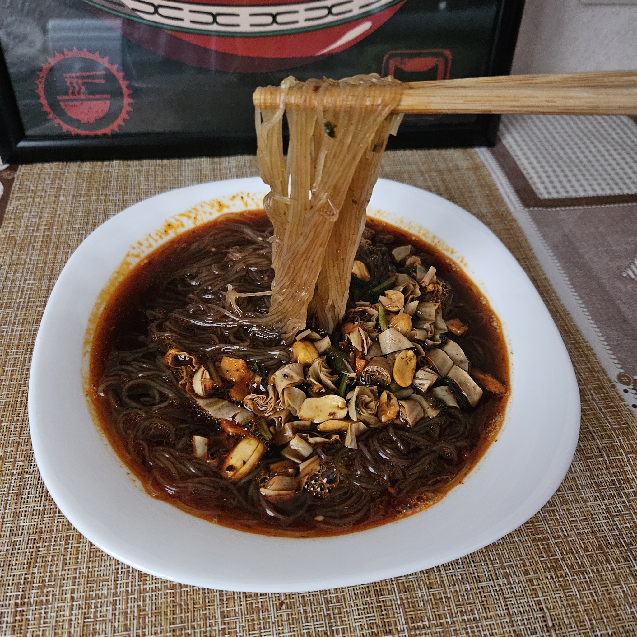 Hot and sour noodles from HENAN - My, Doshirakology, Noodles, Food, Food Review, Beachpacket, Longpost