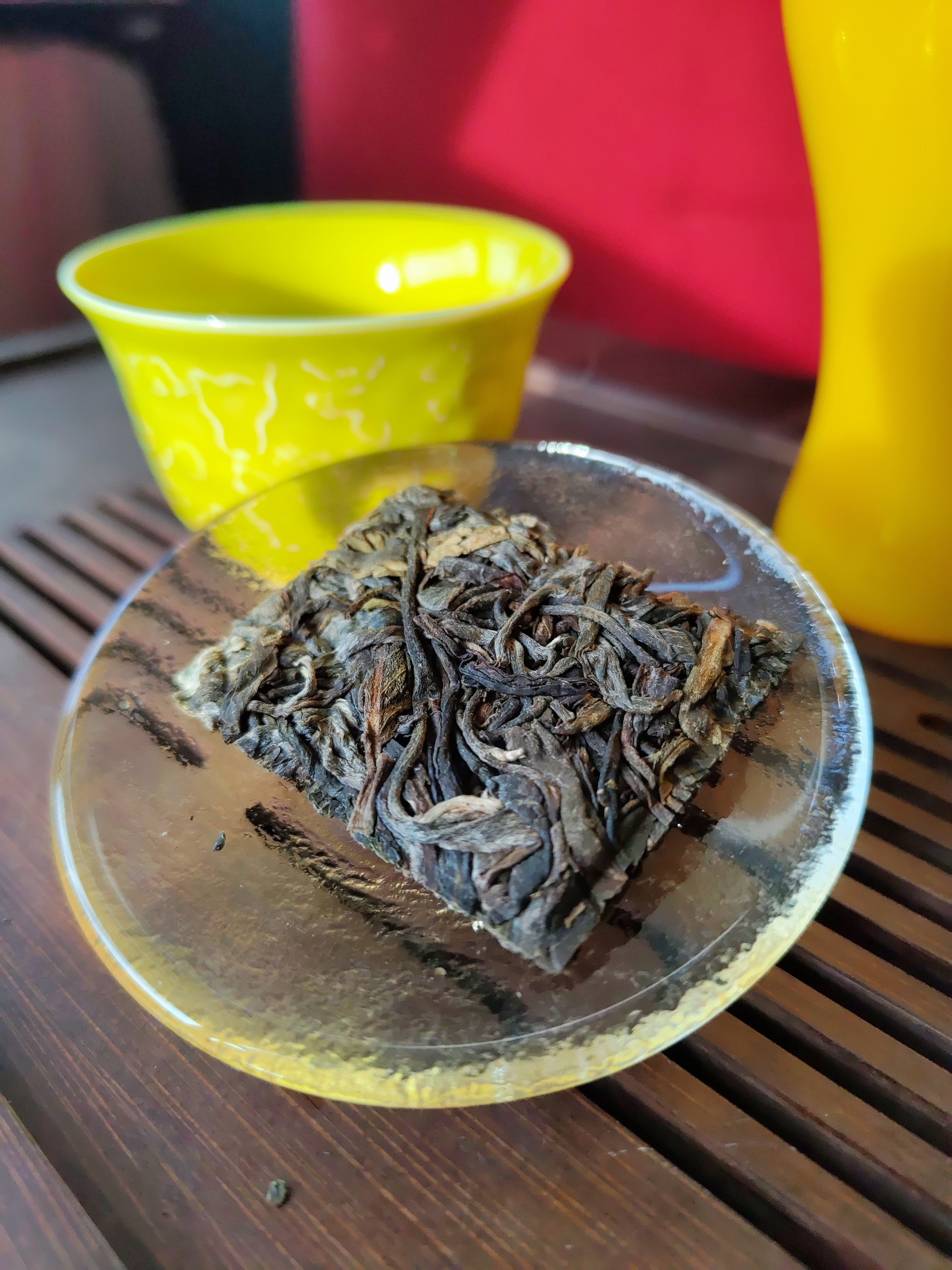 A treasure in a pile of samples! Shen Puer 'Zaichen' from the Youth Institute, harvested April 2019, pressed June 2019 - My, Tea, China, Mobile photography, beauty, Puer, Longpost