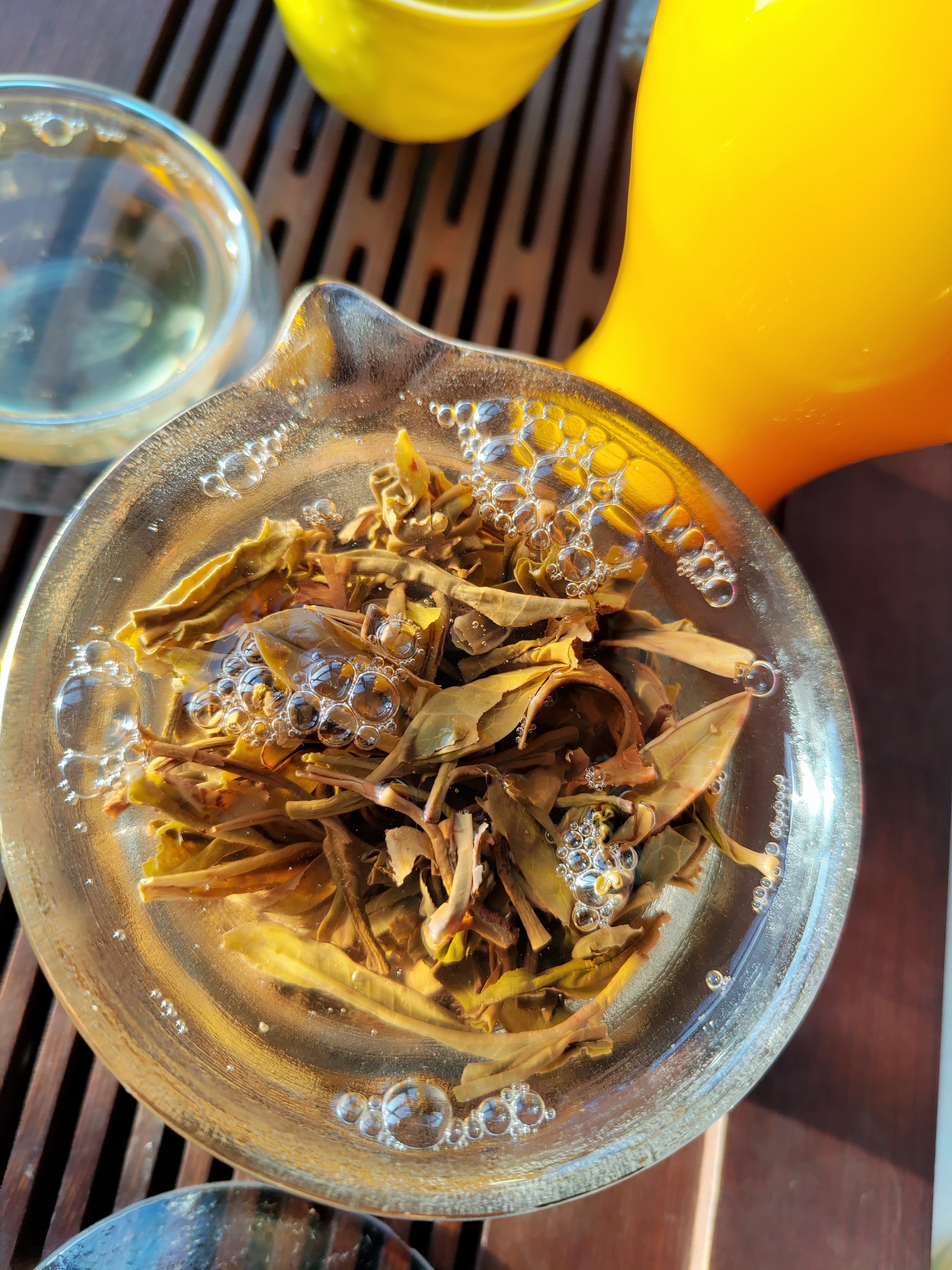 A treasure in a pile of samples! Shen Puer 'Zaichen' from the Youth Institute, harvested April 2019, pressed June 2019 - My, Tea, China, Mobile photography, beauty, Puer, Longpost