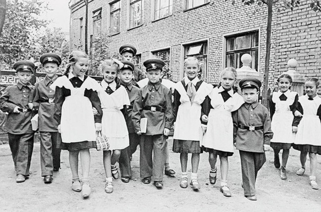 Stay fit - the USSR, School, Made in USSR, School uniform, Pupils, Childhood in the USSR, Black and white photo, Soviet education, Soviet, Childhood memories, 60th, 70th, 80-е, 50th, Memory, История России, Old photo, Film, Telegram (link), Longpost