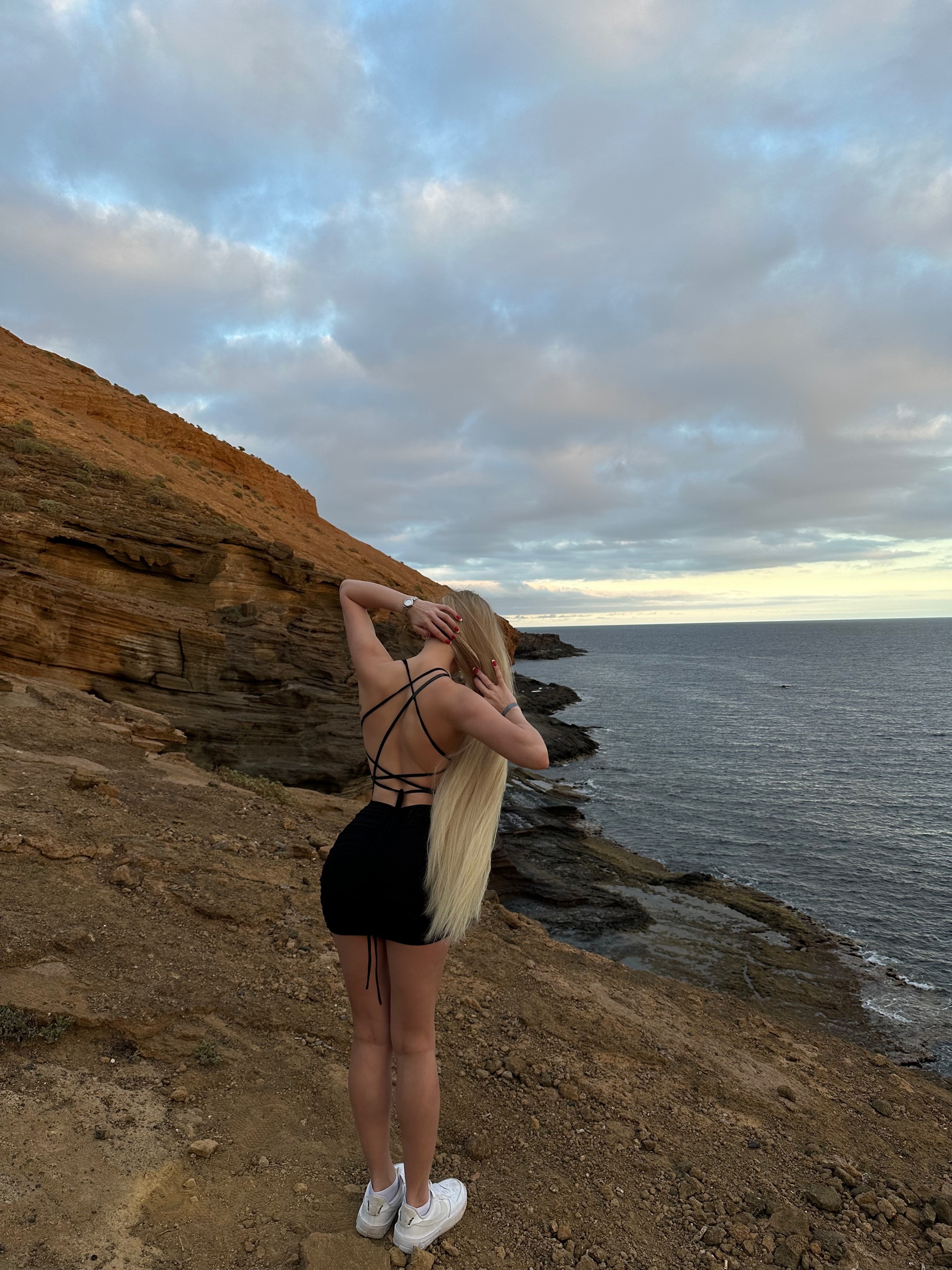 Simply beautiful - My, Girls, Sea, Shore, Blonde, The photo, Back