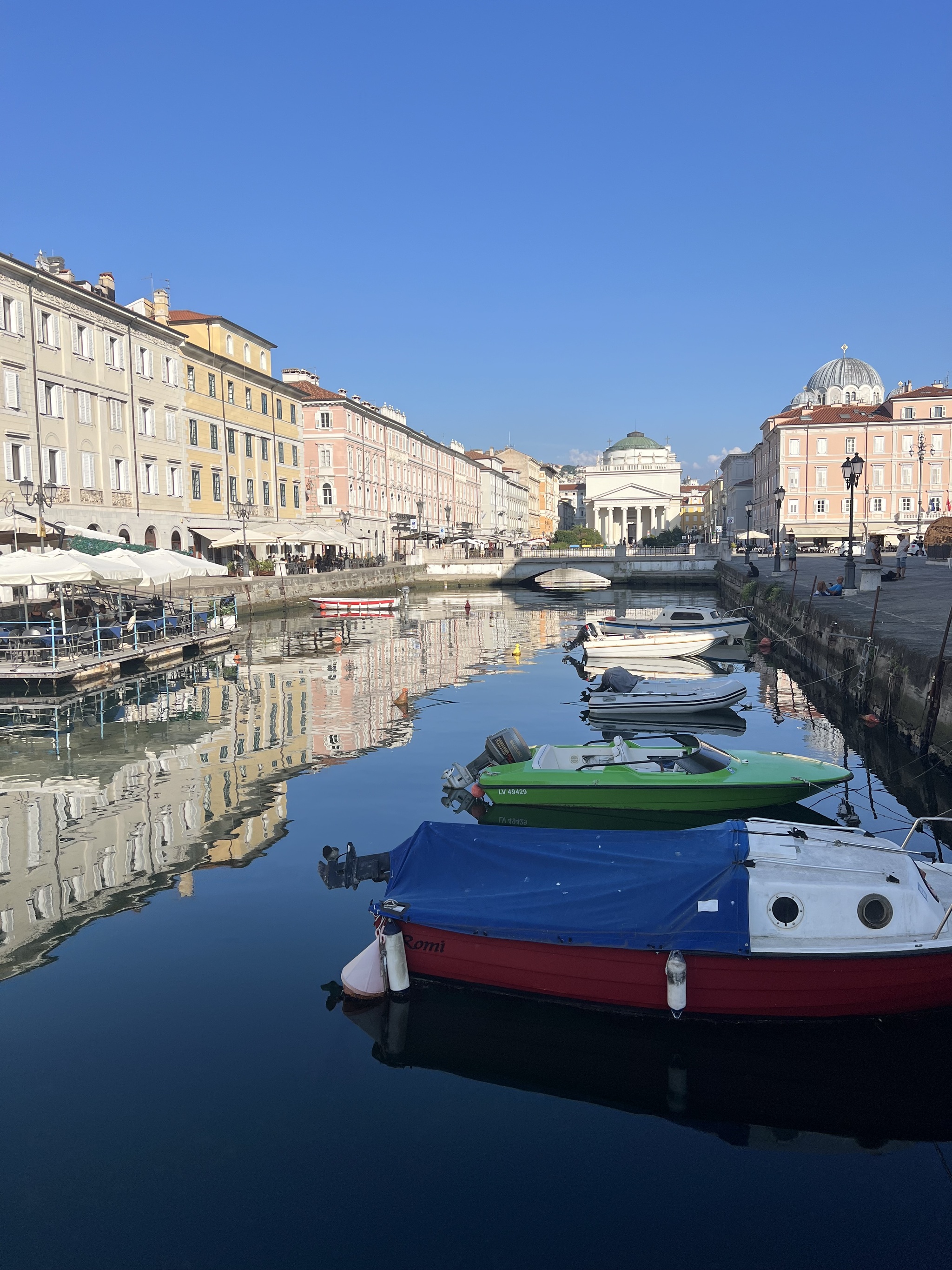 08/24/24 A day in the life of a truck driver with dachshunds in Europe. (Udine, Trieste, Dog Beach) - My, Tourism, Truckers, Camping, Italy, Europe, Work, Video, Vertical video, Longpost