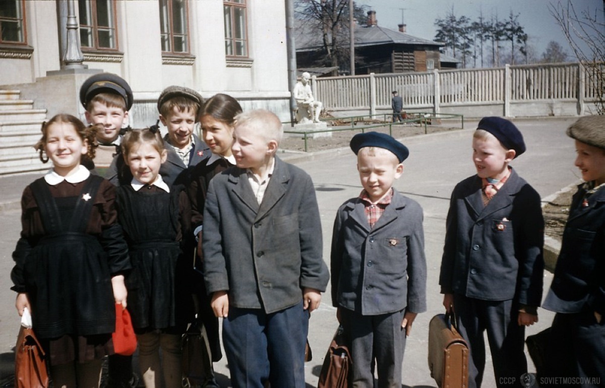 Stay fit - the USSR, School, Made in USSR, School uniform, Pupils, Childhood in the USSR, Black and white photo, Soviet education, Soviet, Childhood memories, 60th, 70th, 80-е, 50th, Memory, История России, Old photo, Film, Telegram (link), Longpost