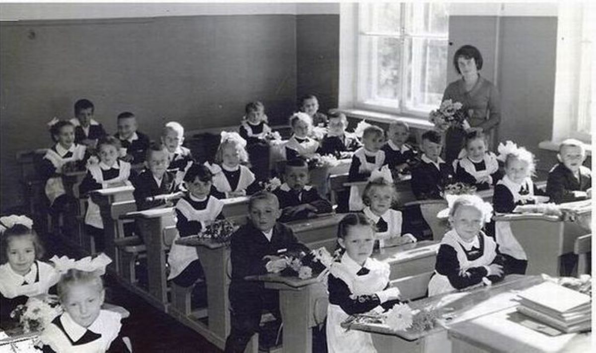 Stay fit - the USSR, School, Made in USSR, School uniform, Pupils, Childhood in the USSR, Black and white photo, Soviet education, Soviet, Childhood memories, 60th, 70th, 80-е, 50th, Memory, История России, Old photo, Film, Telegram (link), Longpost