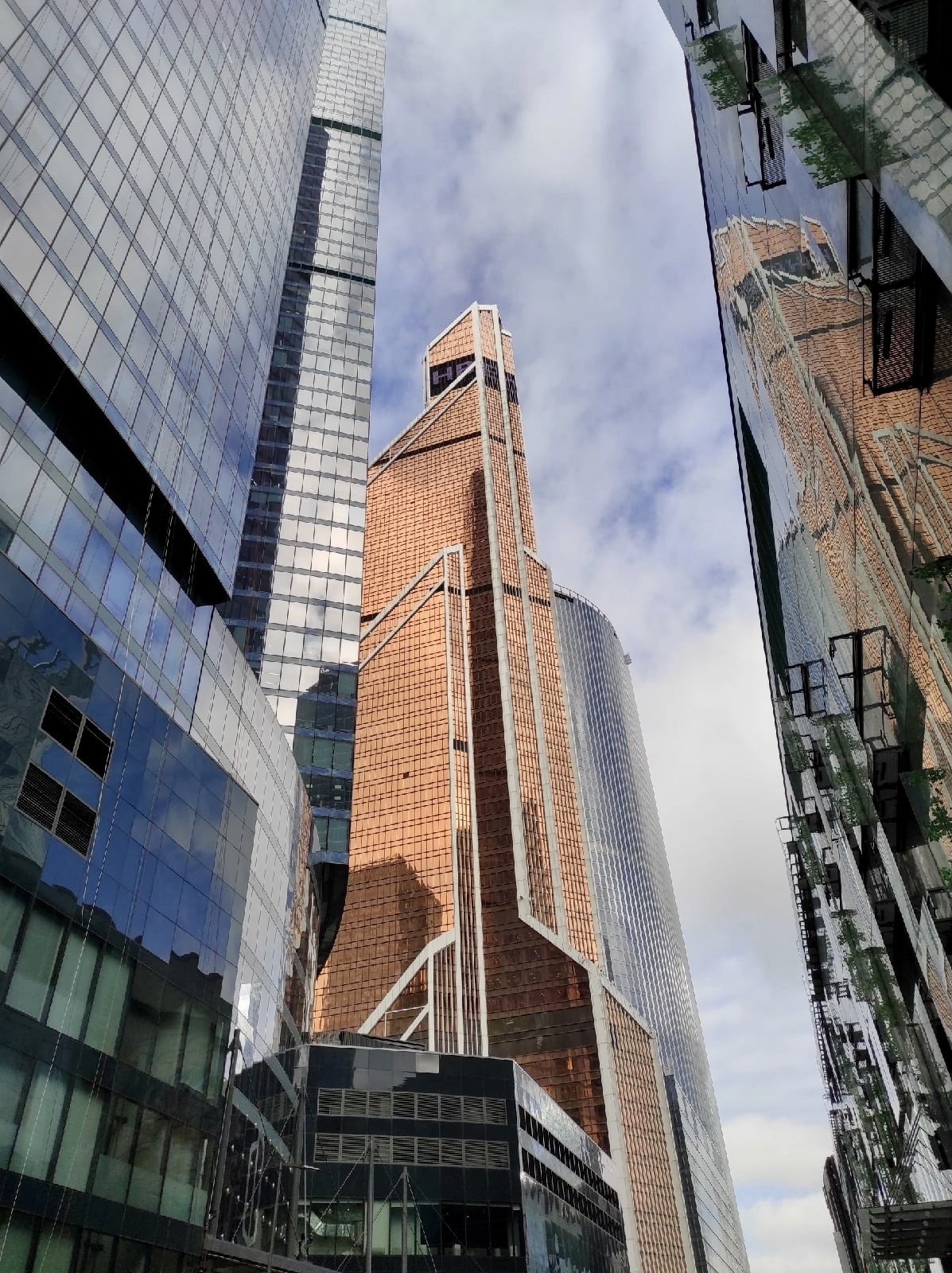 The world of glass and concrete - My, Photo on sneaker, Mobile photography, Moscow, Sky, Moscow City, Tower