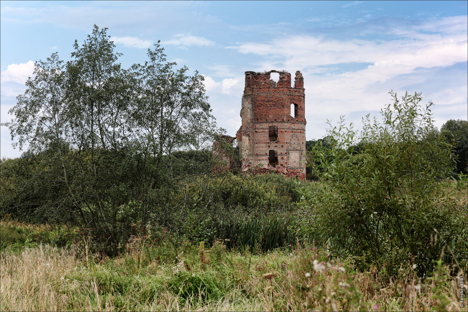 Photowalk: Smolyany, Belarus - My, Photobritish, sights, Architecture, Local history, Republic of Belarus, Temple, Church, Lock, Ruins, The photo, Longpost