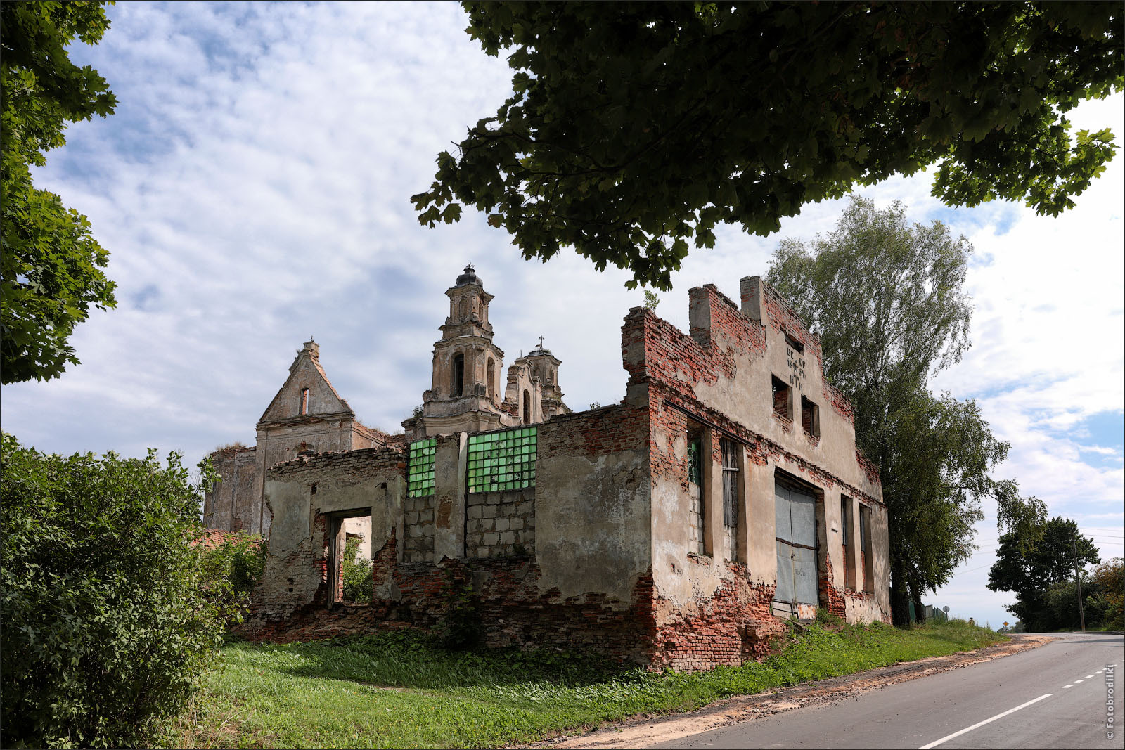 Photowalk: Smolyany, Belarus - My, Photobritish, sights, Architecture, Local history, Republic of Belarus, Temple, Church, Lock, Ruins, The photo, Longpost