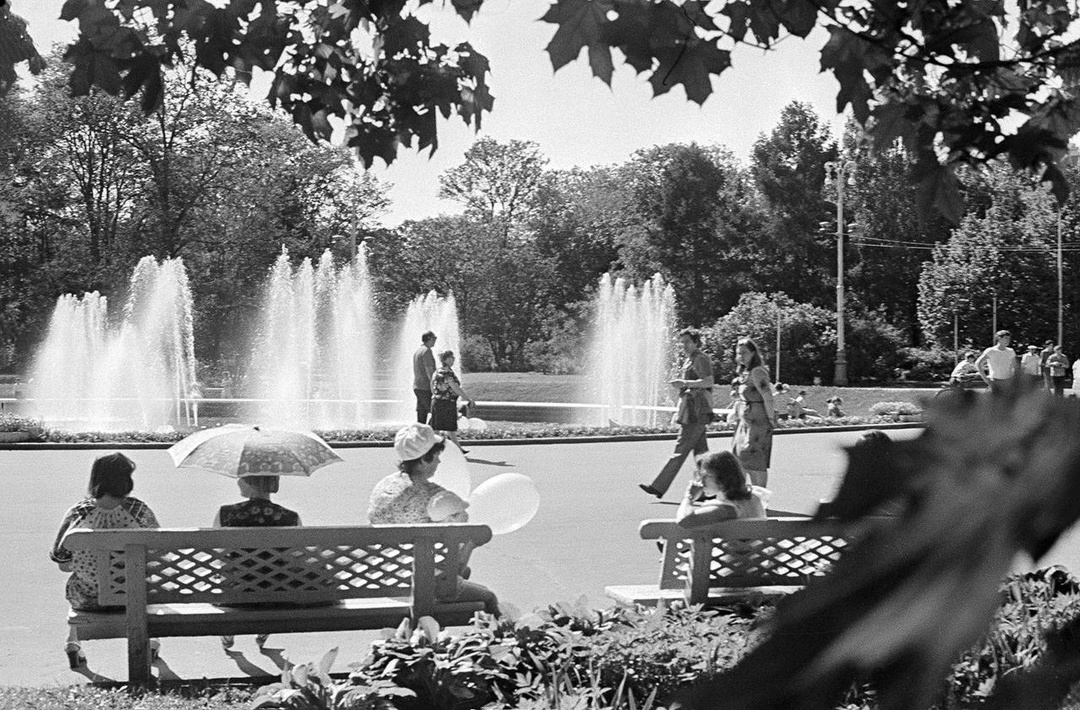 Holidays in Sokolniki, 1980s - the USSR, 80-е, 70th, Moscow, Sokolniki, Black and white photo