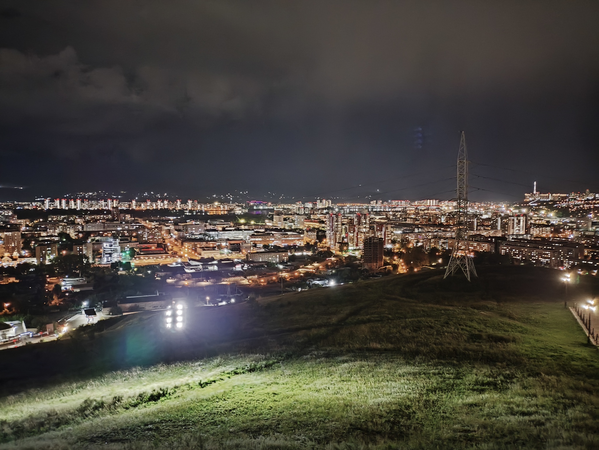 Красноярск - Моё, Красноярск, Мобильная фотография, Часовня Параскевы пятницы, Поклонная гора, Ночной город, Пейзаж