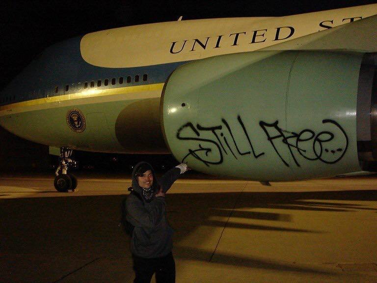 Graffiti on the President's plane - Facts, Informative, Want to know everything, Airplane