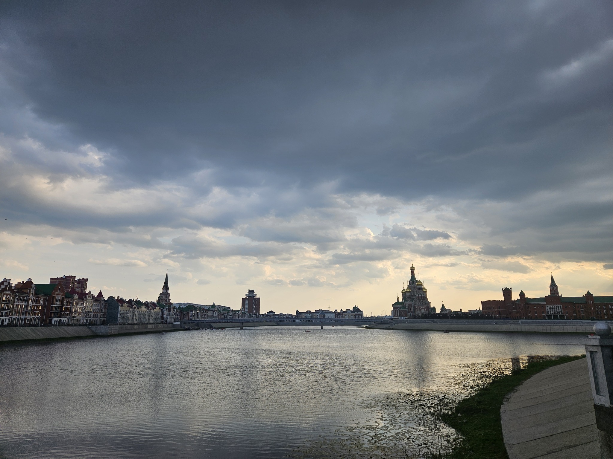 Evening on the Bruges embankment. Yoshkar-Ola - My, Russia, Yoshkar-Ola, Bruges, Travels, Water, Evening, Mobile photography, Longpost