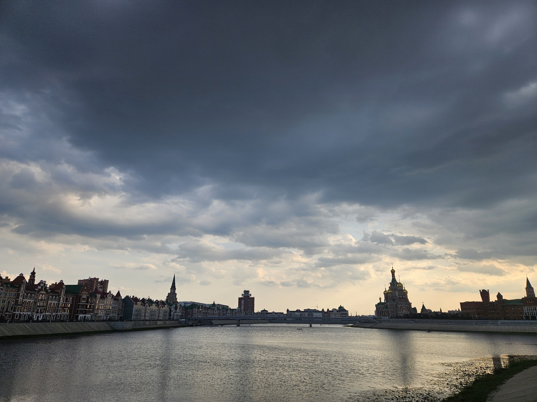 Evening on the Bruges embankment. Yoshkar-Ola - My, Russia, Yoshkar-Ola, Bruges, Travels, Water, Evening, Mobile photography, Longpost