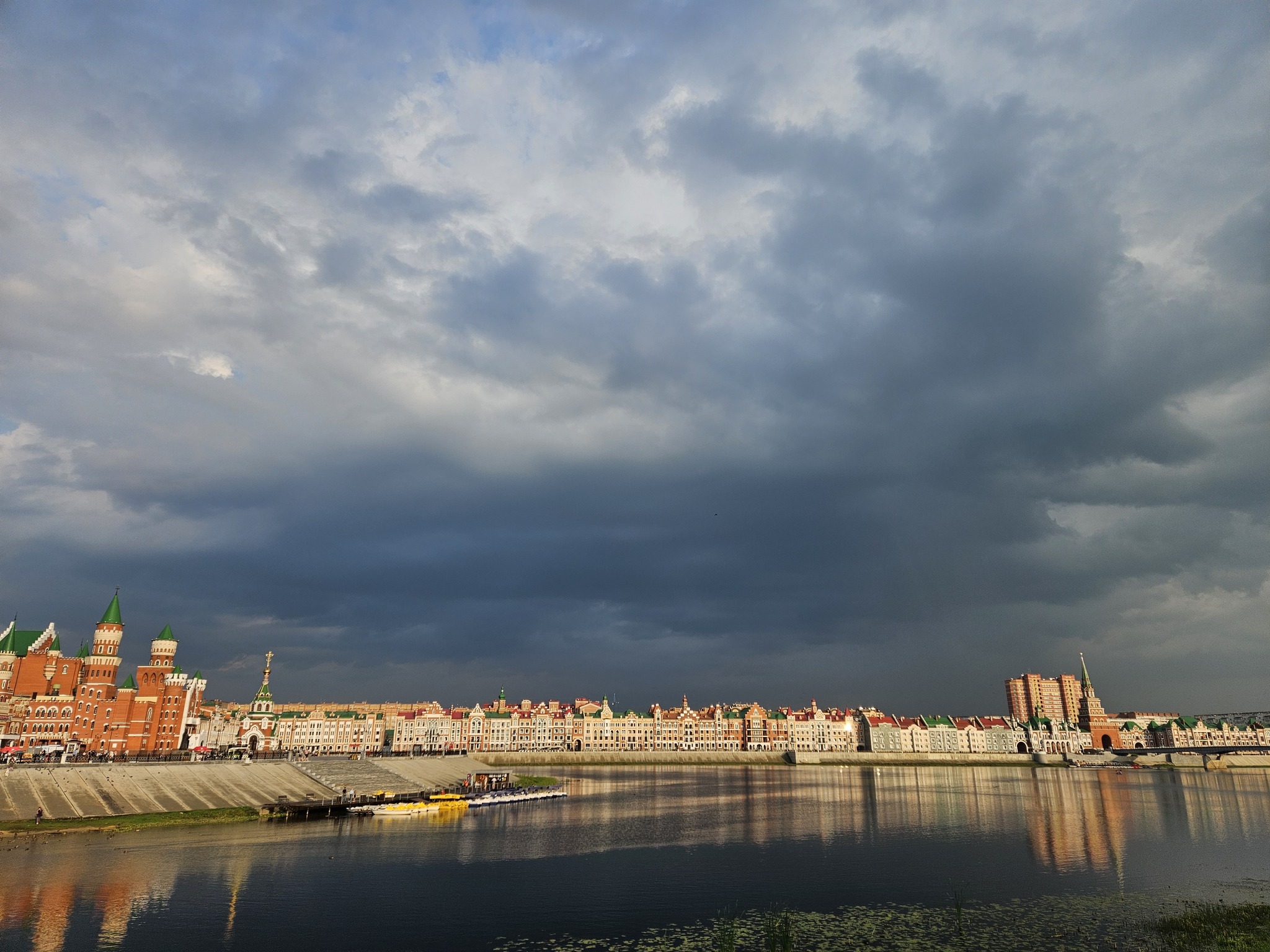 Evening on the Bruges embankment. Yoshkar-Ola - My, Russia, Yoshkar-Ola, Bruges, Travels, Water, Evening, Mobile photography, Longpost