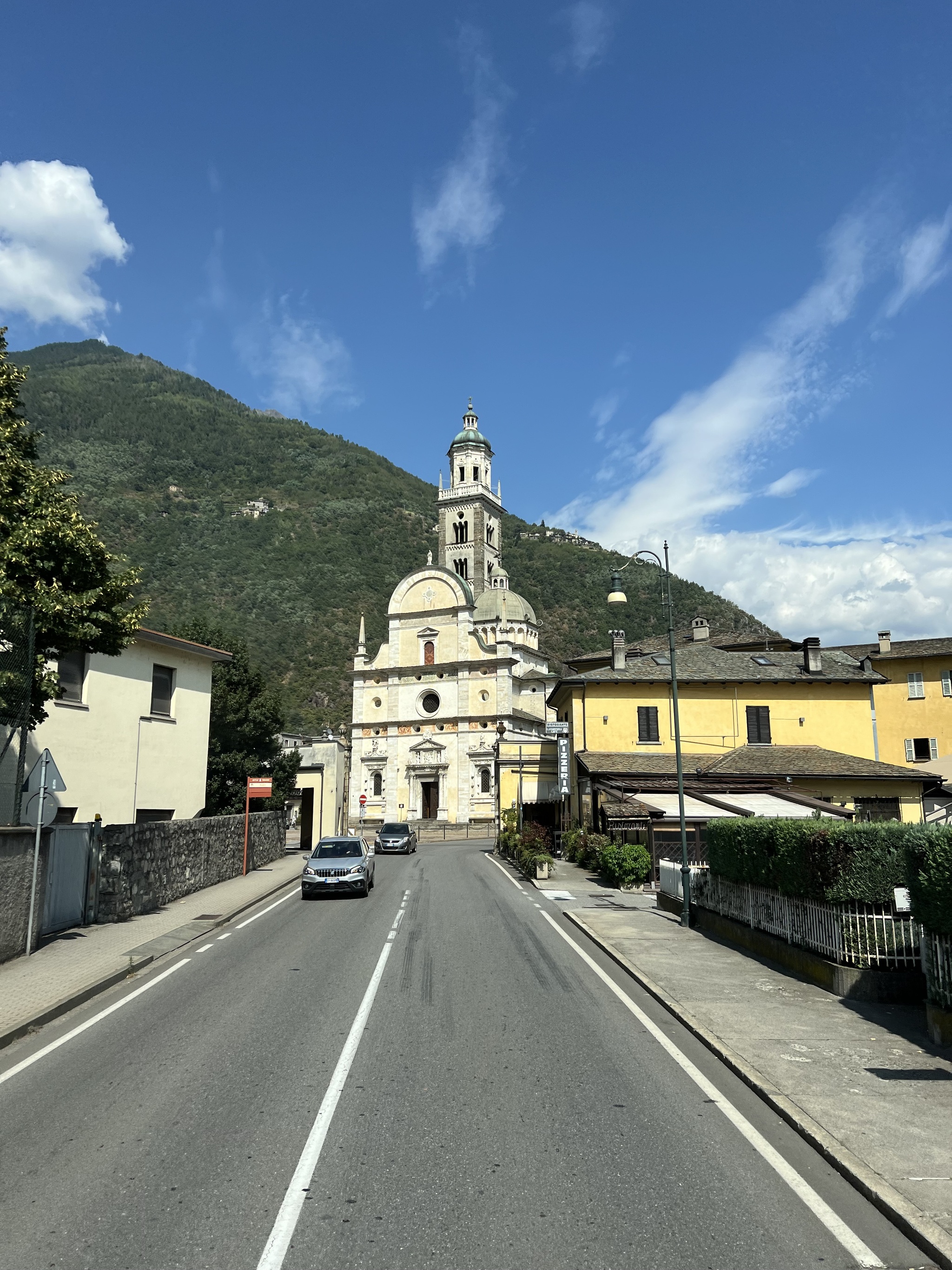 08.27-28.24 Chronicles of a truck driver with dachshunds in Europe. (Flight to Grosotto) - My, Tourism, Truckers, Europe, Drive, Work, Relaxation, Dachshund, Italy, Video, Vertical video, Longpost