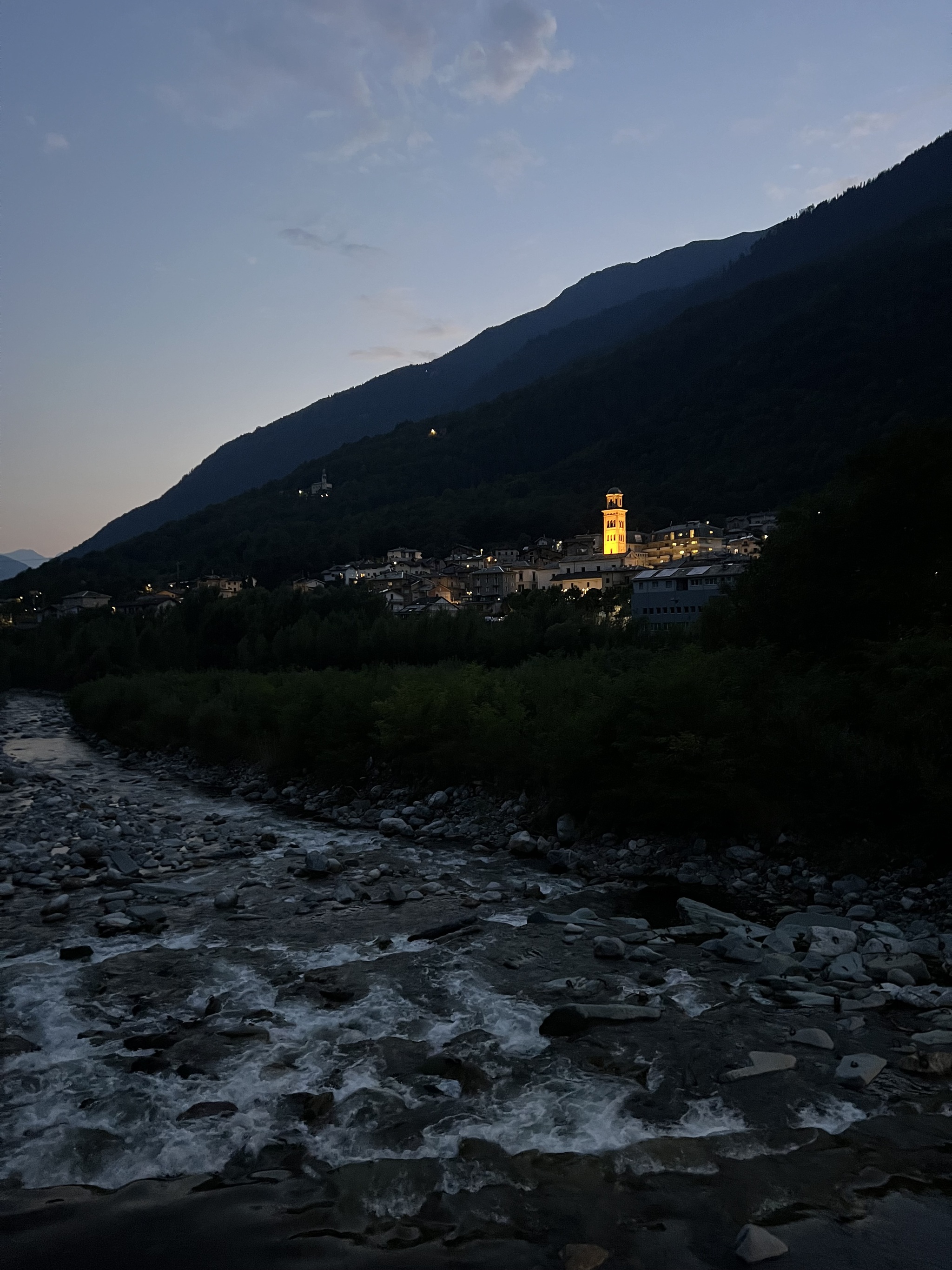 08.27-28.24 Chronicles of a truck driver with dachshunds in Europe. (Flight to Grosotto) - My, Tourism, Truckers, Europe, Drive, Work, Relaxation, Dachshund, Italy, Video, Vertical video, Longpost