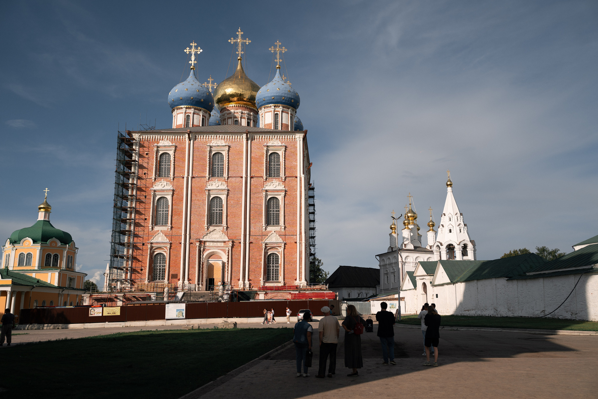 Грибы с глазами, Кремль и весовщик - Моё, Достопримечательности, Краеведение, Рязань, Рязанская область, Памятник, Памятник Ленину, Архитектура, Весы, Храм, Здание, Города России, История города, Длиннопост