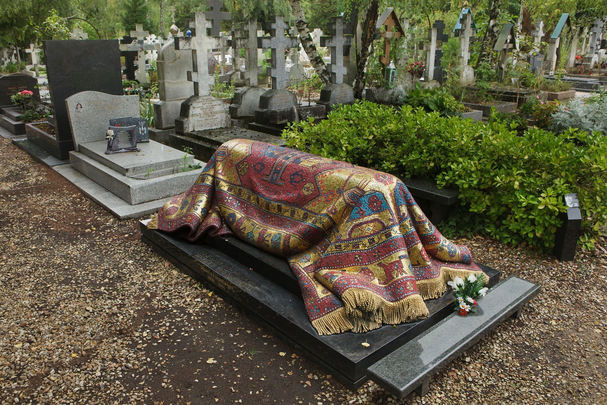 An unusual tombstone on the grave of Rudolf Nureyev - My, France, Cemetery, Telegram (link), Rudolf Nureyev, Longpost, Repeat