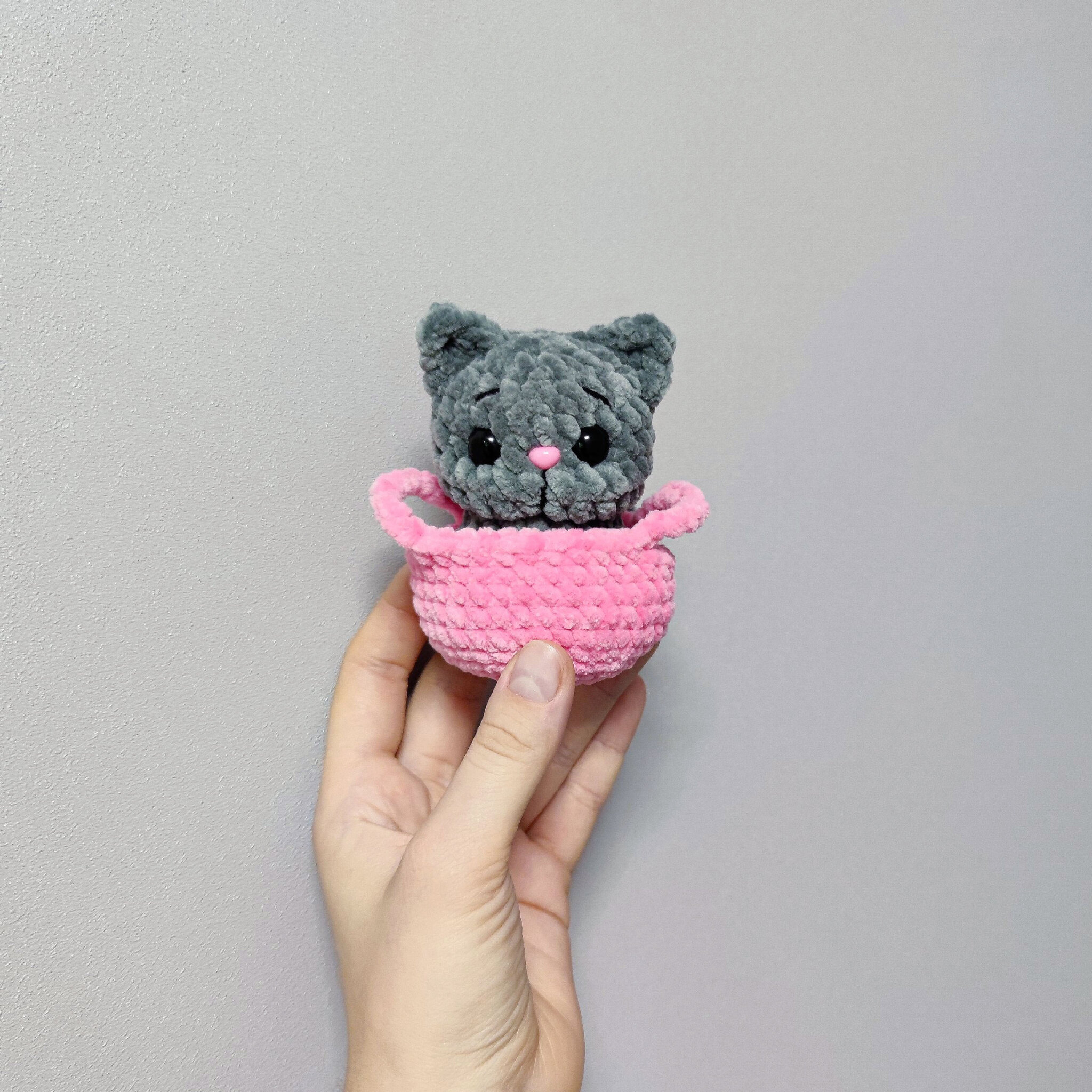 Kitten in a basket amigurumi. Crochet toy pattern - My, Needlework, Toys, Knitting, Crochet, Amigurumi, Hobby, Scheme, With your own hands, Plush Toys, Knitted toys, Master Class, Needlework without process, Soft toy, Crafts, cat, Kittens, Longpost