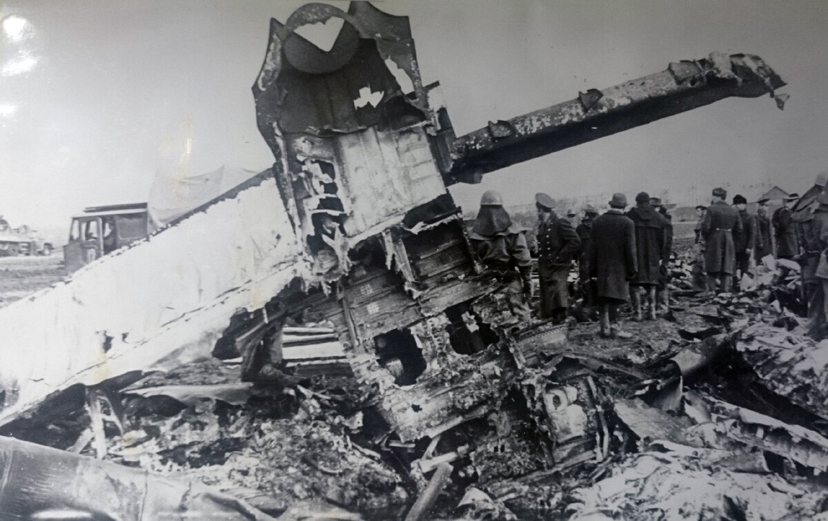 We're Falling, It's the End Il-18 Crash Near Leningrad - My, Airplane, Aviation, The airport, Flight, civil Aviation, the USSR, Incident, Catastrophe, Plane crash, Leningrad, Longpost, Negative