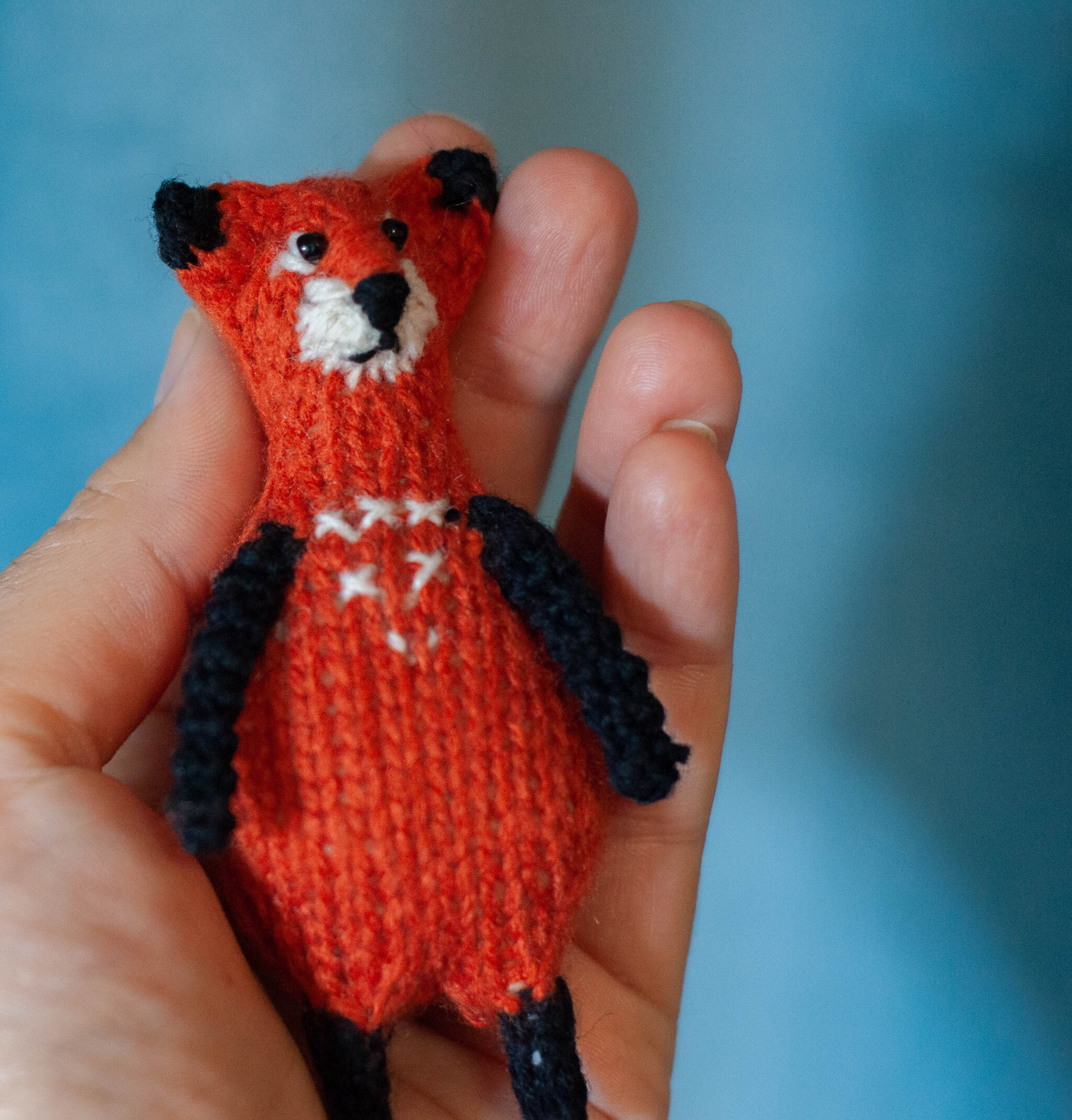 Knitted fox, pocket friend - My, Knitting, Needlework, Handmade, Pocket animals, Knitting, Fox, Amigurumi, Knitted toys, Author's toy, Needlework without process, Plush Toys, Longpost