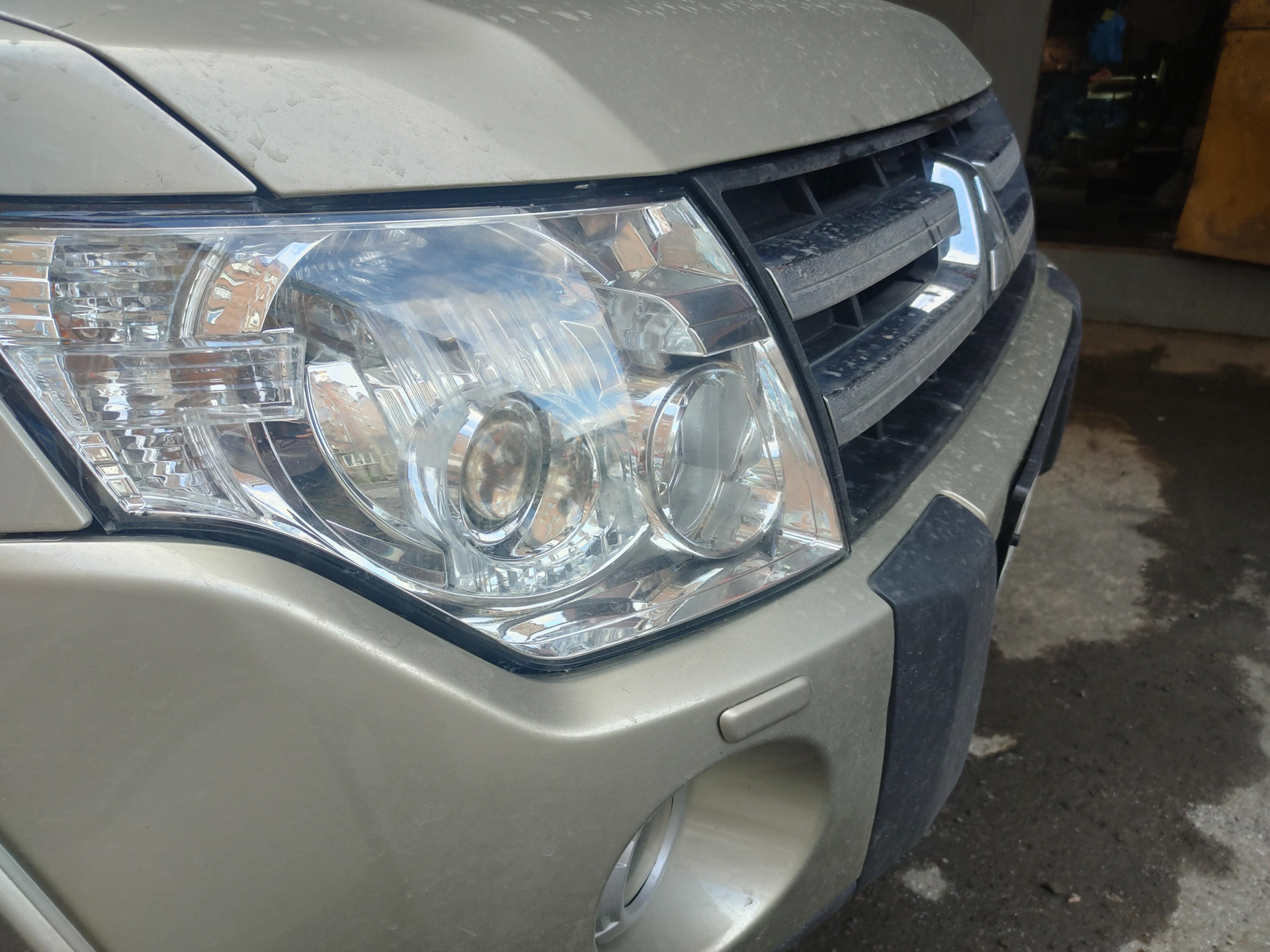 Grinding, polishing and armoring of headlights on Pajero 4 - do it yourself - My, Needlework with process, Rukozhop, With your own hands, Mitsubishi Pajero, Longpost