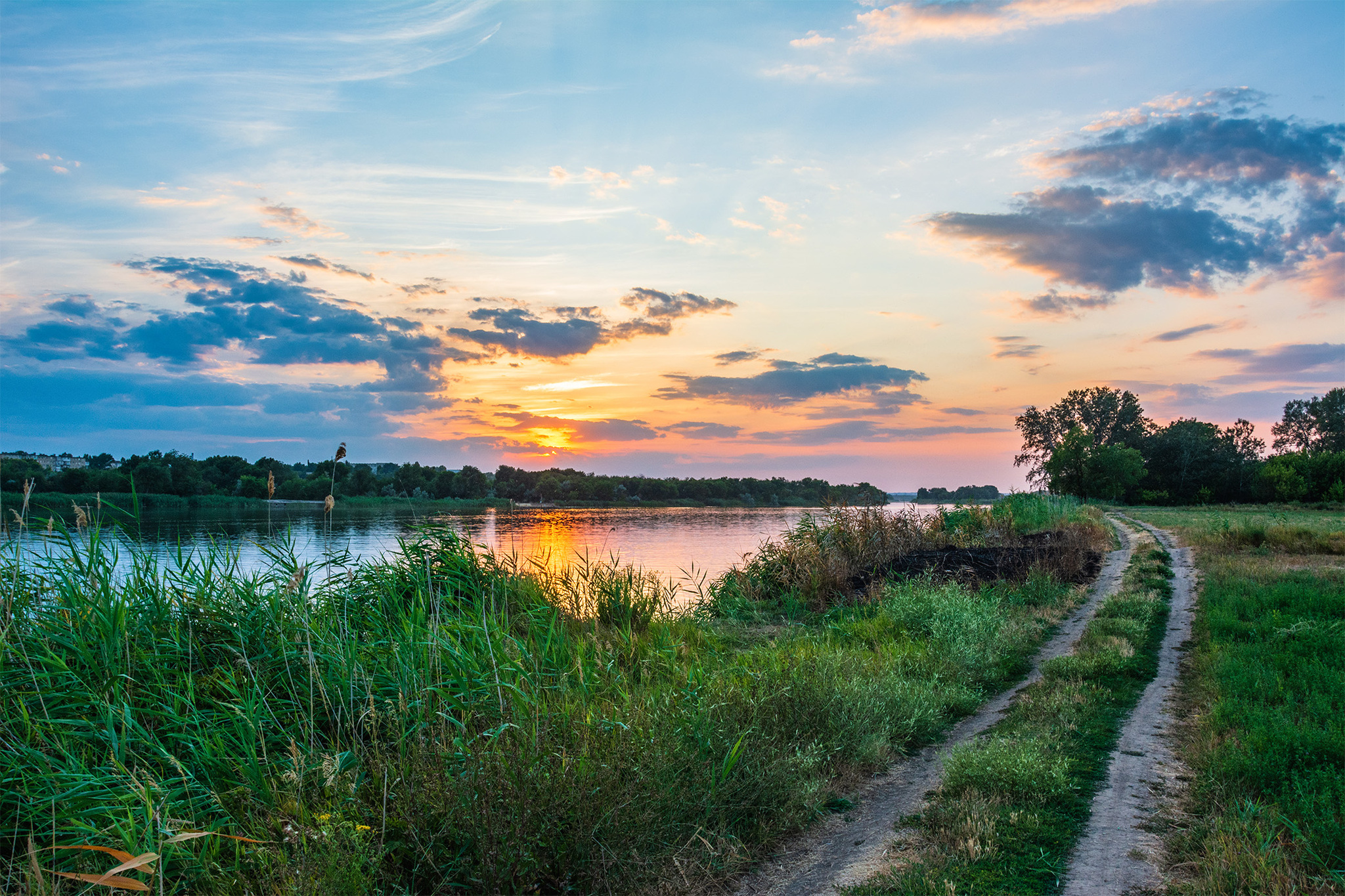 Along the river... - My, The photo, Nikon, Nature, Landscape, Sunset, River, Seversky Donets, Road, Beautiful view