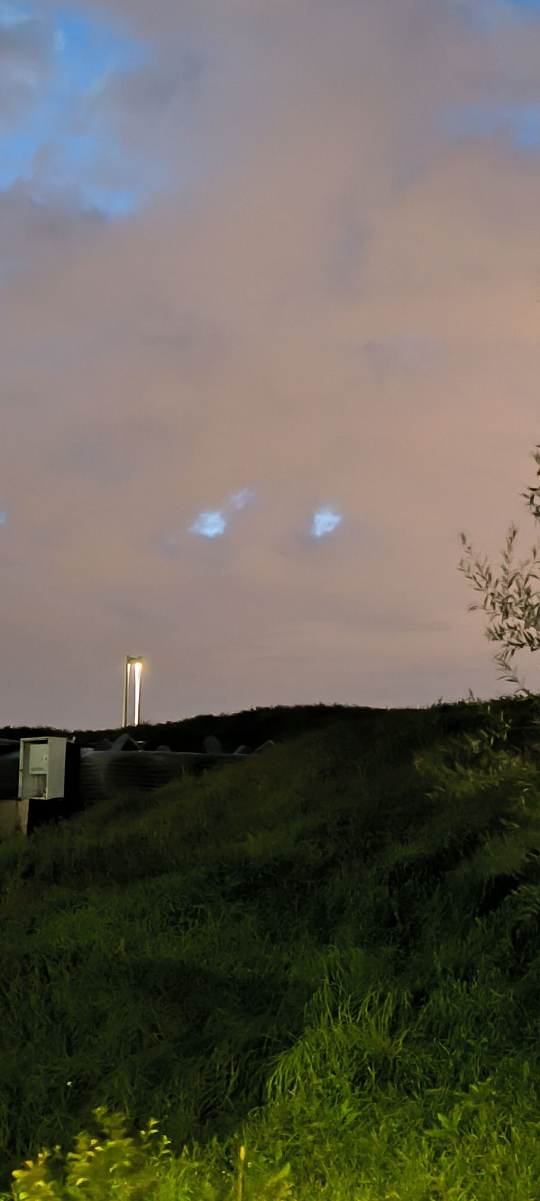 Someone is watching us - Images, Sky, Mobile photography, Observers, Evening, Clouds, Longpost