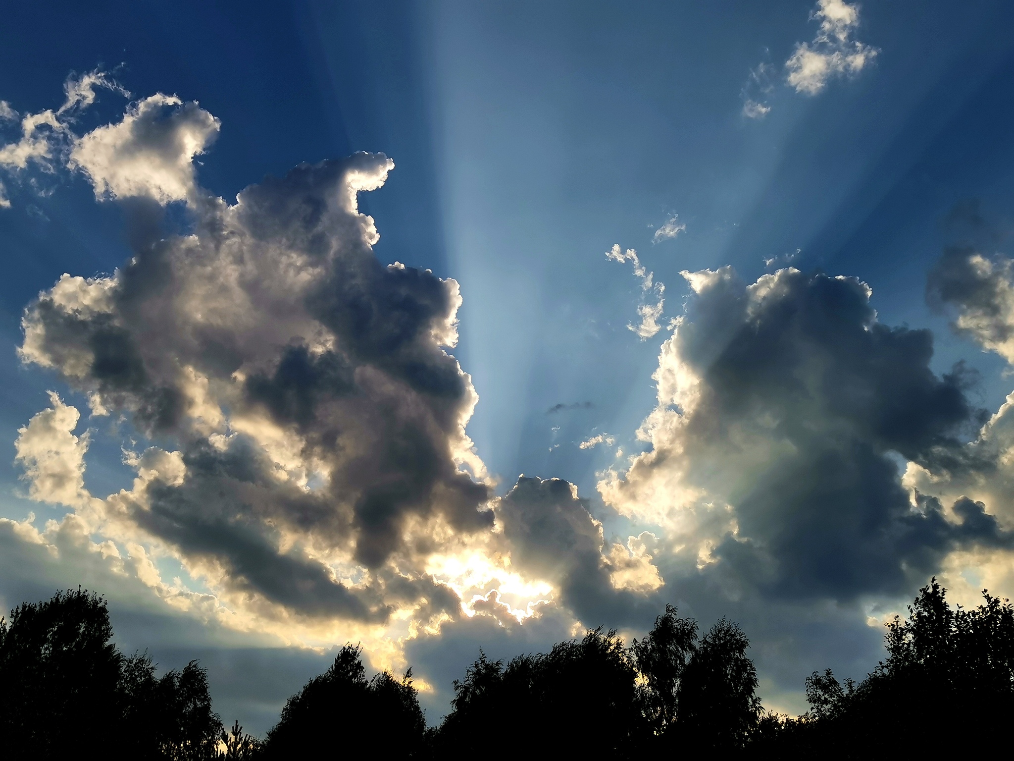 Somewhere in Karelia - My, Clouds, The photo, Sun rays, Forest, Mobile photography