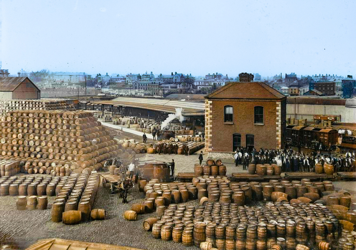 Fragments of History: Interesting and Rare Retro Photos of Europe. 20 Colorized Photos of the 20th Century. Part VI - My, Historical photo, Old photo, The photo, Colorization, Italy, Germany, France, England, Switzerland, Netherlands (Holland), 20th century, Great Britain, Europe, Longpost