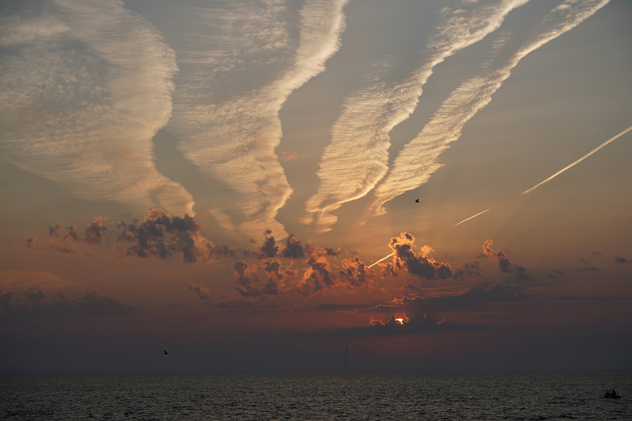 Condensation Trail Surprise, 20 mins) - My, The photo, Sunrise, Clouds, dawn, Longpost