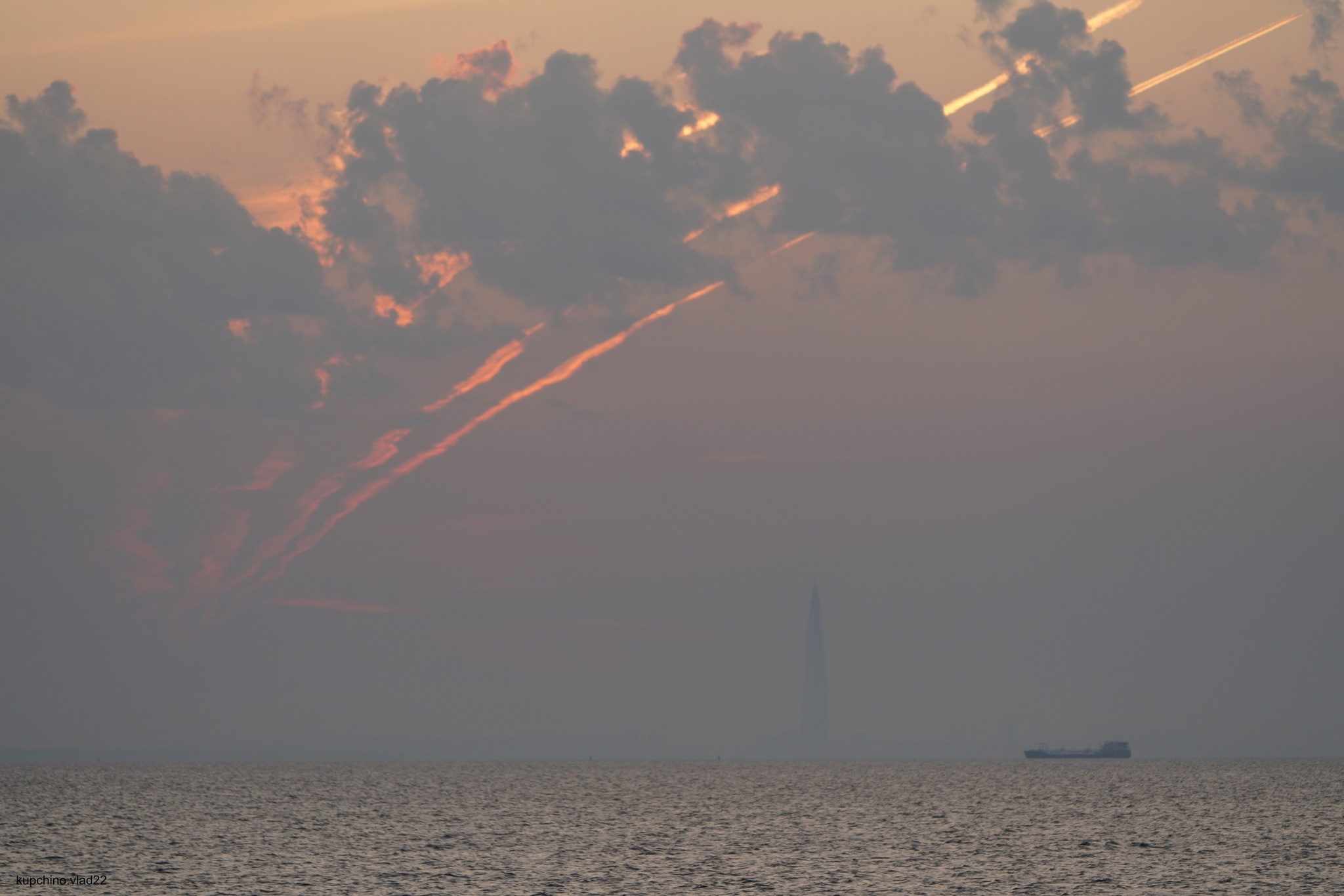 Condensation Trail Surprise, 20 mins) - My, The photo, Sunrise, Clouds, dawn, Longpost