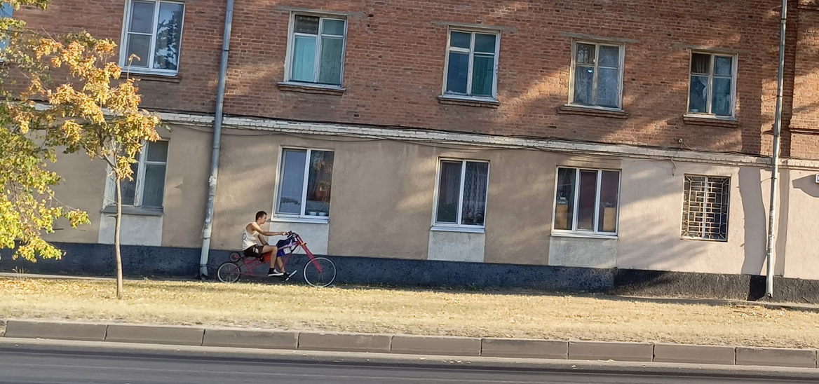 Reply to post What kind of bike is this? - My, Funny, Technics, A bike, Cyclist, Homemade, Riding, Electric transport, With your own hands, Ivan Kulibin, Reply to post, The photo