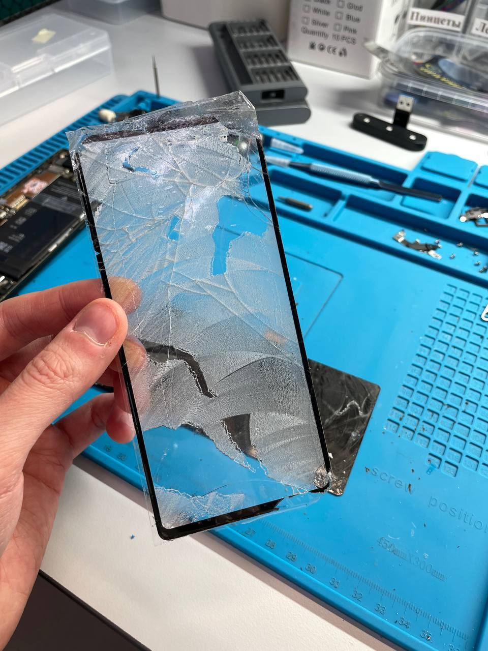 Glass replacement on Google Pixel 6A in Saint Petersburg. Broken display (glass). Pixel – iPhone in the Android world? - My, Ремонт телефона, Glass replacement, Saint Petersburg, Google pixel smartphone, Repair of equipment, Breaking, Service center, Rukozhop, Video, Vertical video, Longpost