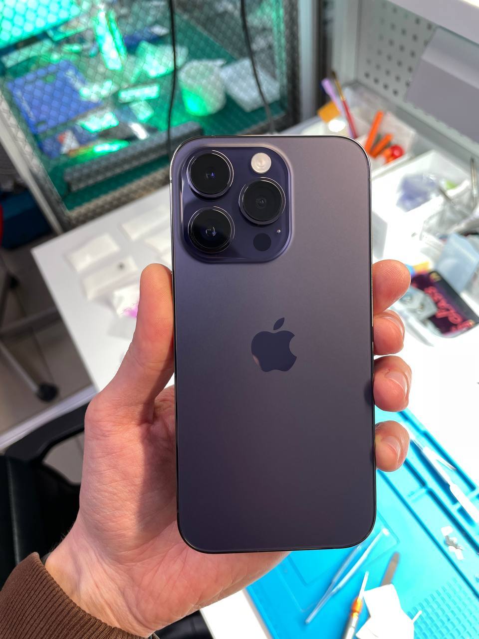 iPhone 14 Pro case replacement in St. Petersburg. Terrible condition of the phone after laser cover replacement without disassembling. Is it worth it? - Ремонт телефона, Breaking, iPhone, Repair of equipment, Service center, Saint Petersburg, Video, Vertical video, Telegram (link), VKontakte (link), YouTube (link), Longpost