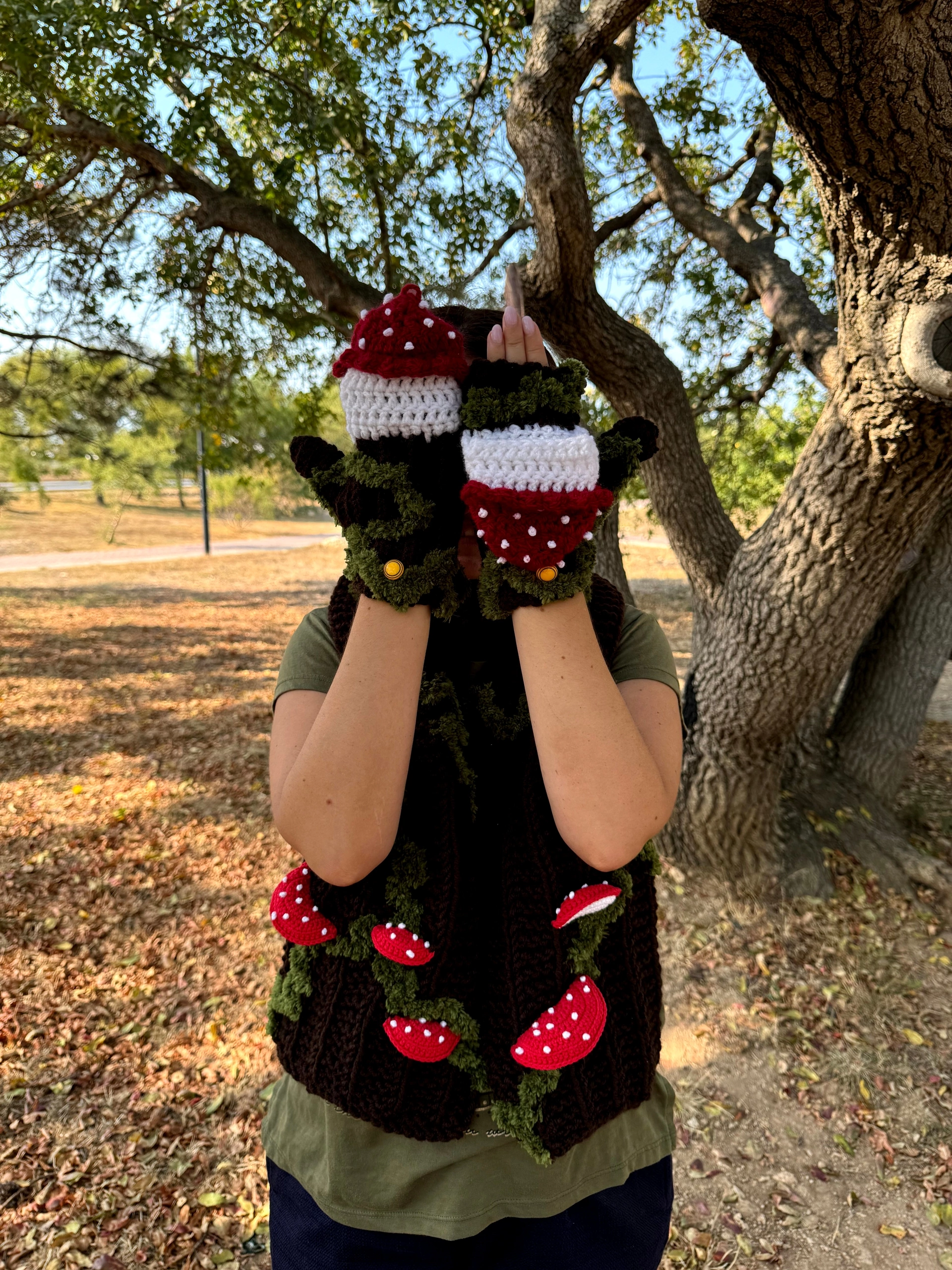 Mushroom mittens - My, Crochet, Needlework without process, Knitting, Mittens, Gloves, Mitts, Mushrooms, Fly agaric, Moss, Longpost