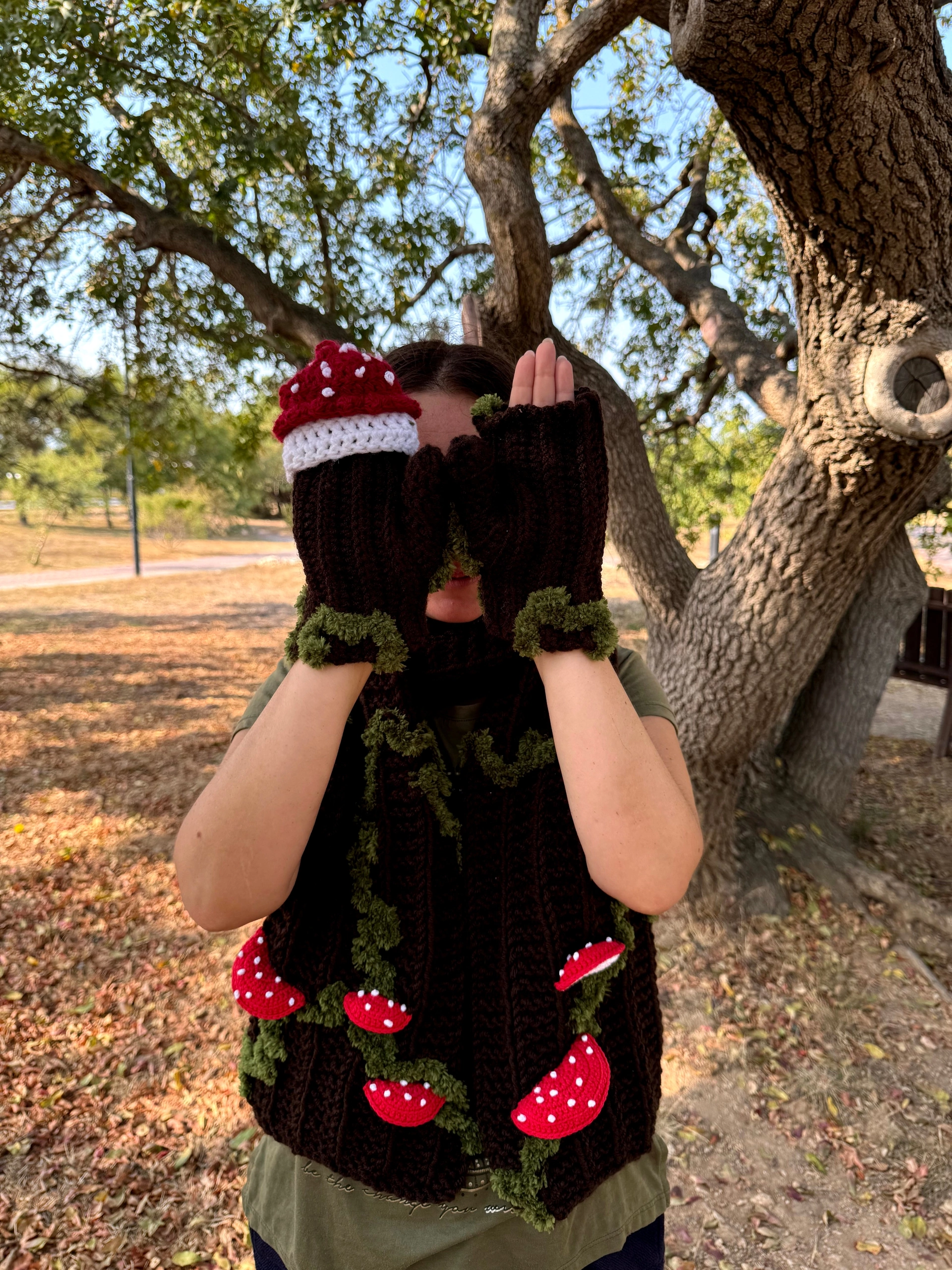 Mushroom mittens - My, Crochet, Needlework without process, Knitting, Mittens, Gloves, Mitts, Mushrooms, Fly agaric, Moss, Longpost