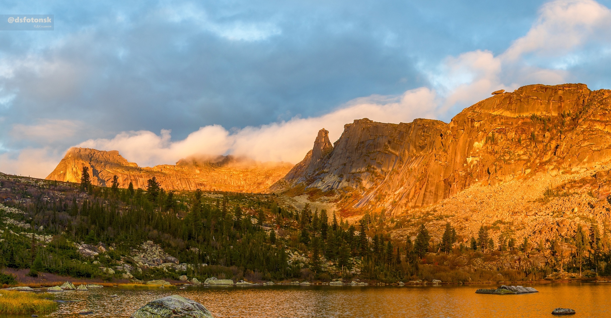 Ergaki mystical - My, The nature of Russia, Ergaki, The mountains, Sleeping Saiyan, Hanging Stone, Sunset, Travel across Russia