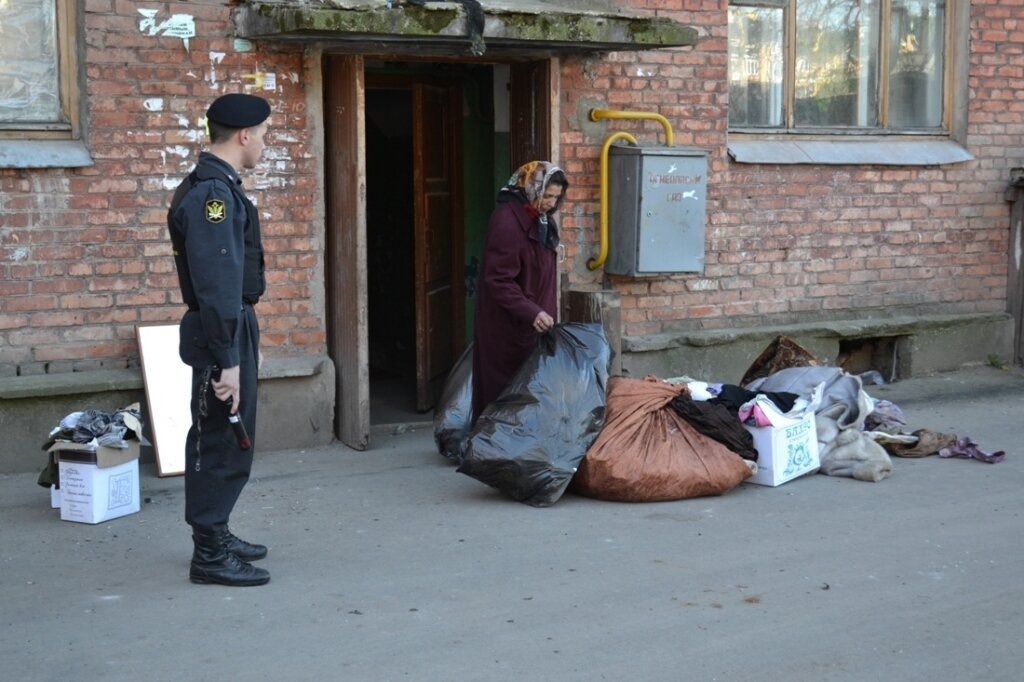 В Краснодаре за долги забрали и продали единственную квартиру у пенсионерки - Моё, Негатив, Юристы, Право, Адвокат, Квартира, Мошенничество, Судебные приставы, ФССП, Долг, Должник, Юридическая помощь, Суд, Пенсионеры, Видео, Длиннопост, Лига юристов