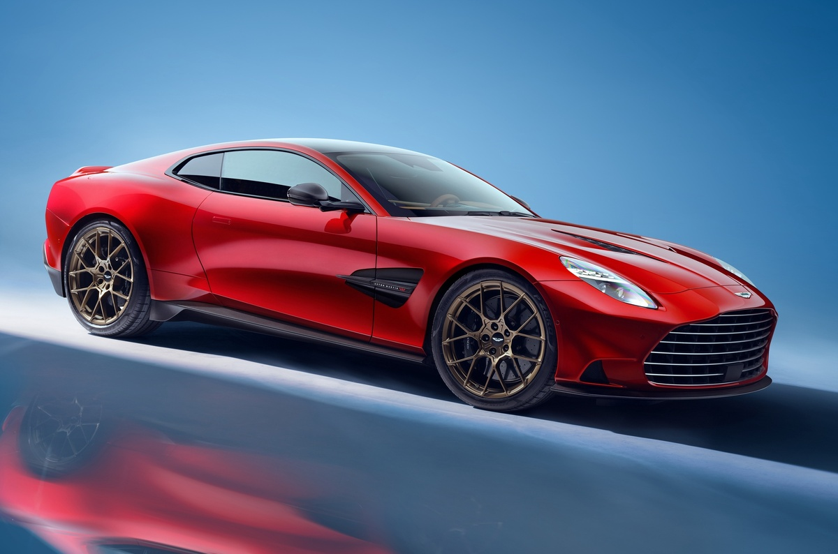 New Aston Martin Vanquish: continent eater with 835-horsepower V12. The new flagship of the British brand is presented - Technics, Inventions, Car history, Engine, Tuning, Spare parts, Aston martin, news, New items, Auto, Longpost