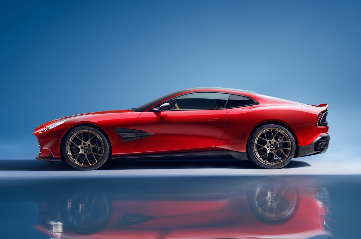 New Aston Martin Vanquish: continent eater with 835-horsepower V12. The new flagship of the British brand is presented - Technics, Inventions, Car history, Engine, Tuning, Spare parts, Aston martin, news, New items, Auto, Longpost