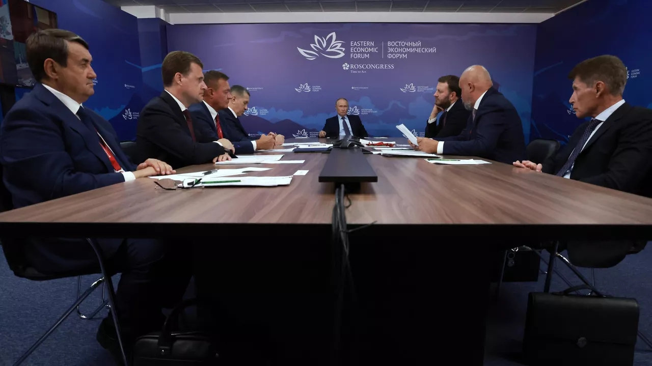 Putin held a meeting on the development of infrastructure in the Far Eastern Federal District - Politics, Vef, Vladivostok, Vladimir Putin, Economy, Forum, Energy (energy production), Infrastructure, Development, Дальний Восток, Industry, Риа Новости