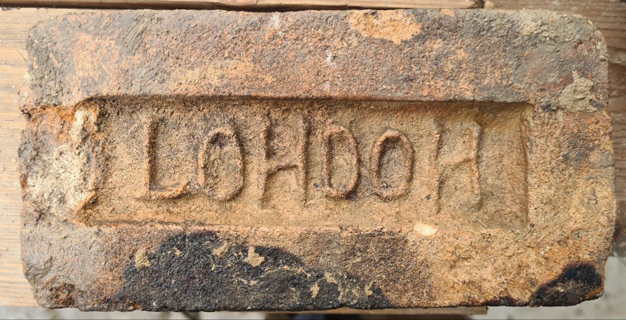 How old could this brick be approximately? - Need advice, Bricks, Archeology, What's this?, Old man