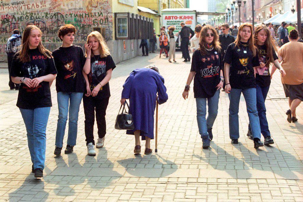 Change of eras. Moscow, 1995 - The photo, Russia, 1995, Moscow, Street photography, Repeat