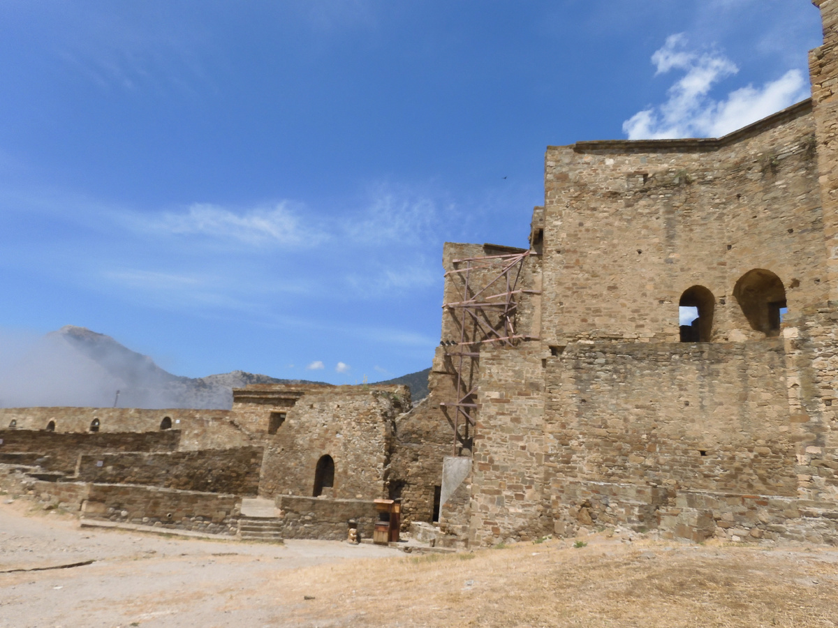 We are back from Crimea. We show the truth about holidays in Crimea. Genoese fortress. View of the wall - My, History, Local history, Architecture, Building, Crimea, Travels, Travel across Russia, sights, Cities of Russia, Туристы, Museum, The city of Sudak, Longpost, The photo