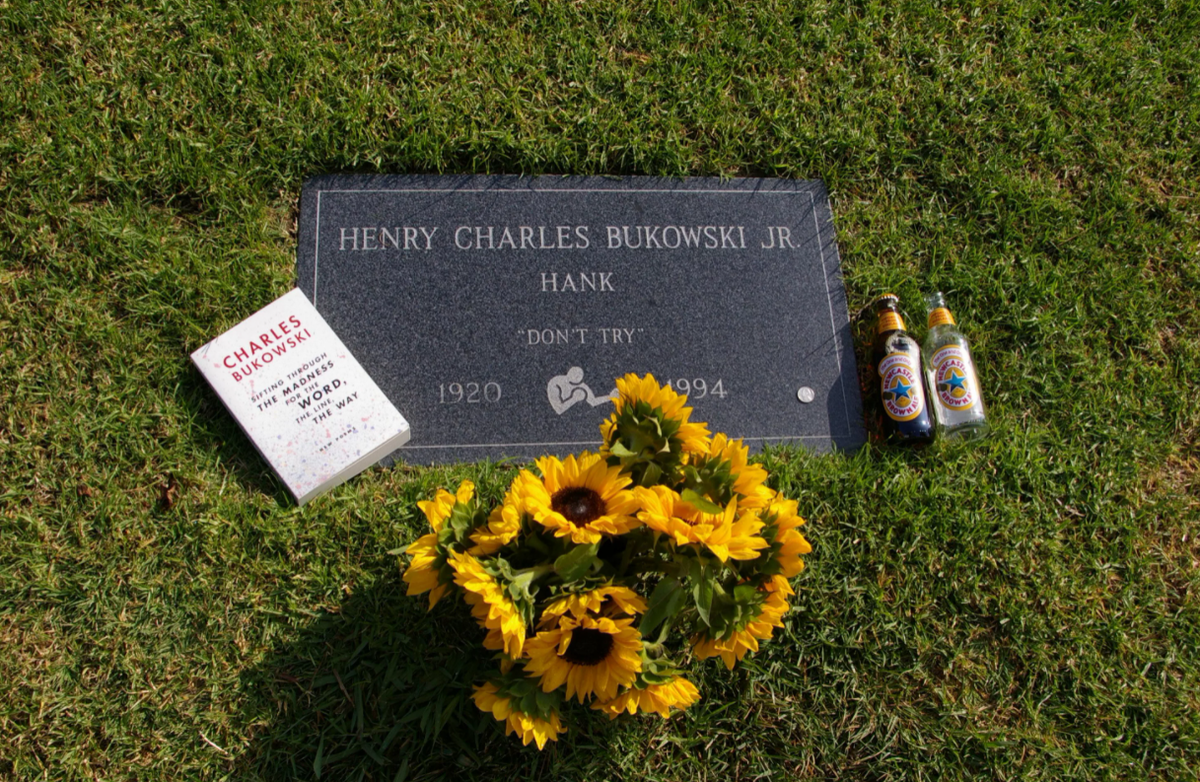 What does the inscription don't try on the tombstone of writer Charles Bukowski mean? - Wisdom, Critical thinking, Person, Books, Truth, Longpost